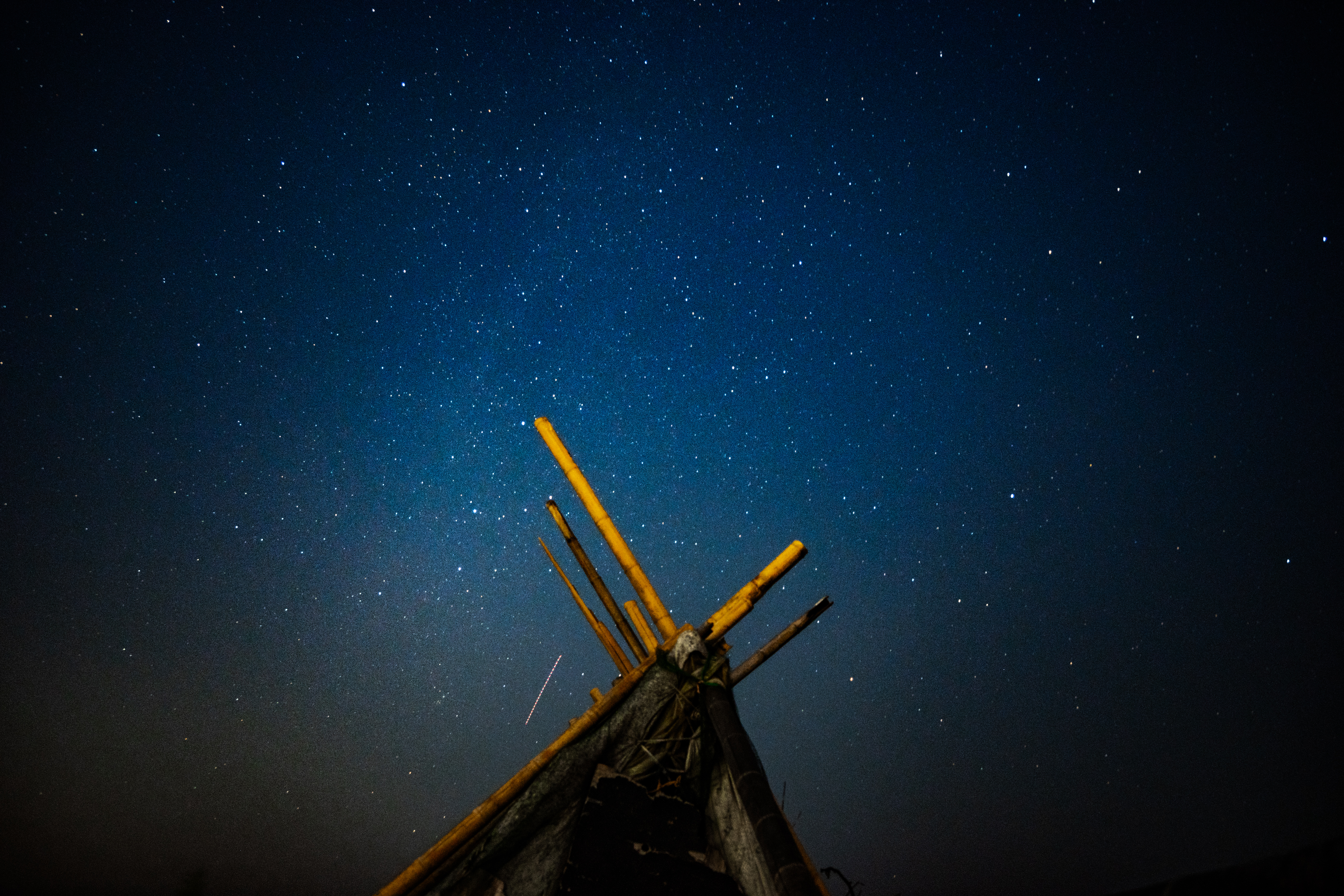 《流浪者之夜》f/3.5 25s ISO400 16mm(等效24mm)